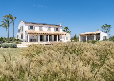 Exclusive Immobilie auf Mallorca mit Büschen