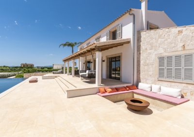 Exclusive Immobilie auf Mallorca mit Santanyisteinplatten